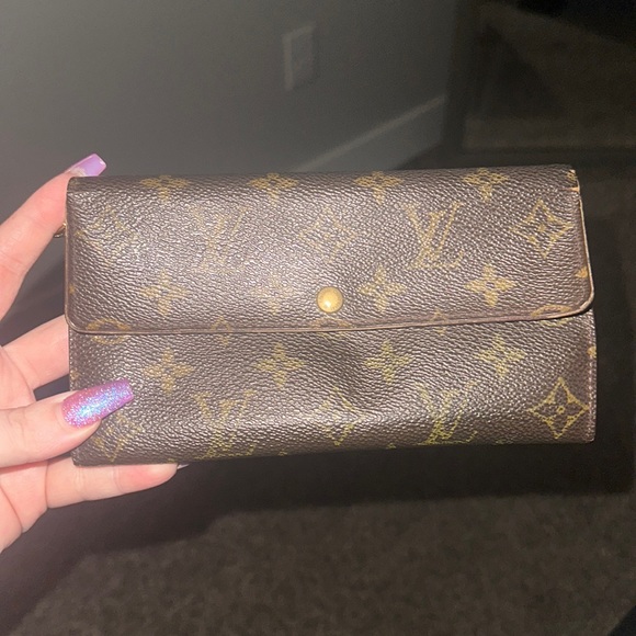 Authentic LV wallet - Picture 1 of 6
